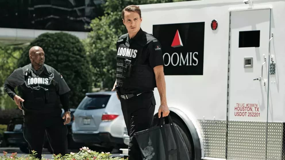 Loomis är stora inom värdetransport men också mer avancerade kontanthanteringstjänster så som uppräkning, kvalitetskontroll, förvaring och paketering av sedlar och mynt.
