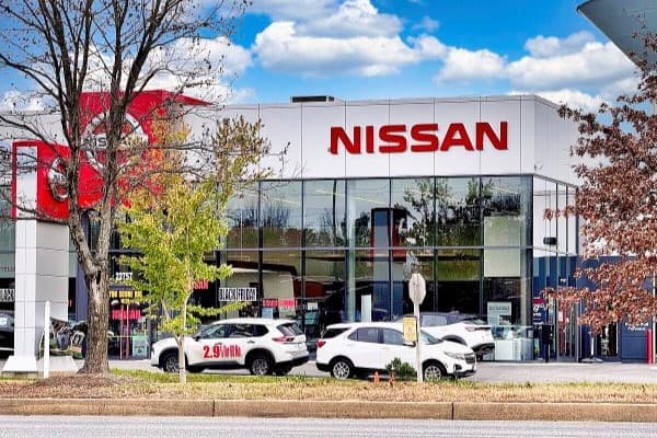 placera-Afv-bilder-Bilder-A_Nissan_car_dealership_in_California,_Maryland_01.jpg