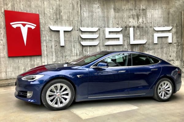 placera-Afv-bilder-Bilder-tesla-fans-schweiz-2swaWy4Xhb0-unsplash.jpg
