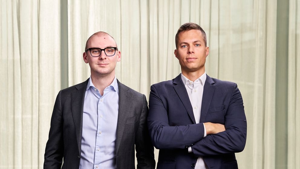 Isak Lenholm och Mattias Montgomery har "ganska stora förhoppningar" om att Iphones kommande uppdatering ska medföra ett intäktslyft för Truecaller. Foto: Carnegie Fonder