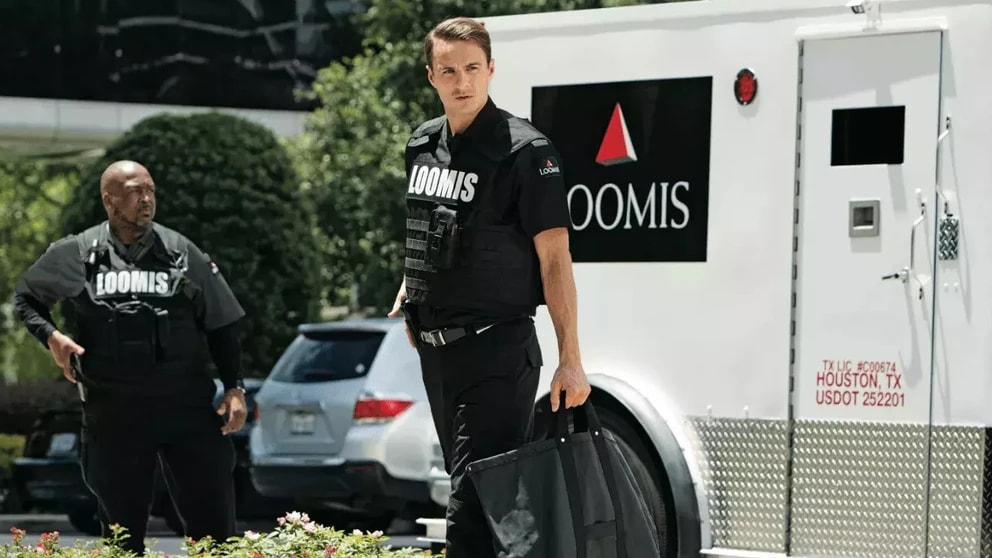 Loomis är stora inom värdetransport men också mer avancerade kontanthanteringstjänster så som uppräkning, kvalitetskontroll, förvaring och paketering av sedlar och mynt.