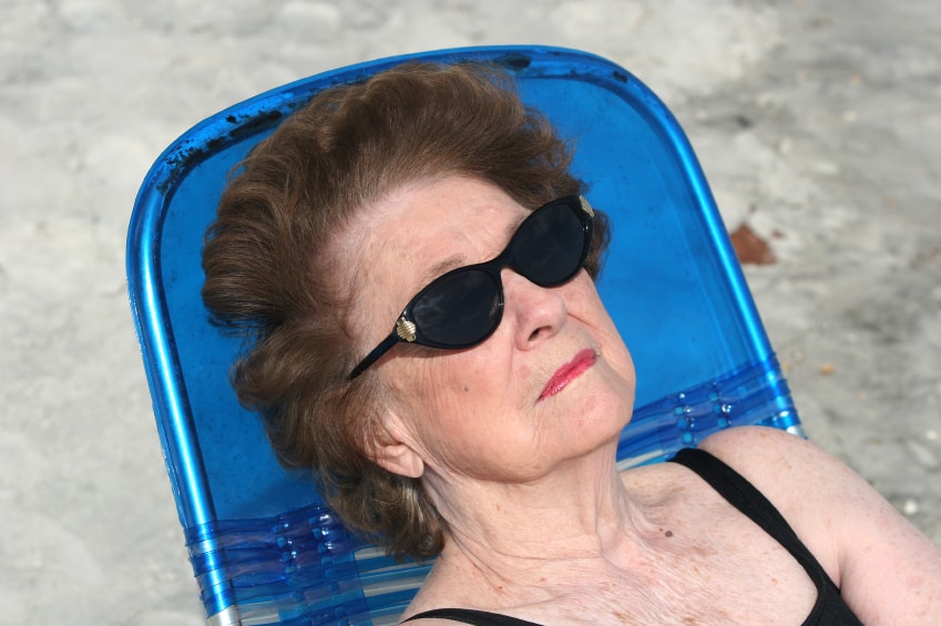 placera-Genrebilder gamla-Pension�r - dam som solar.jpg