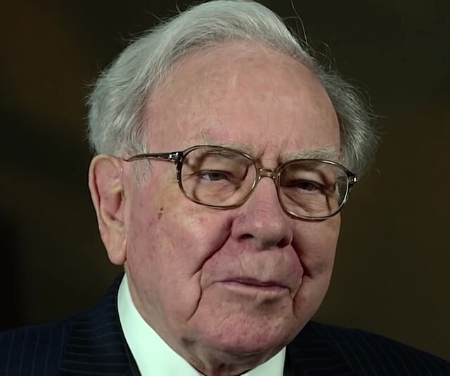 Warren_Buffett_at_the_2015_SelectUSA_Investment_Summit_(cropped)