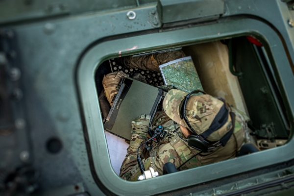 MILDEF-press-soldier-through-hatch